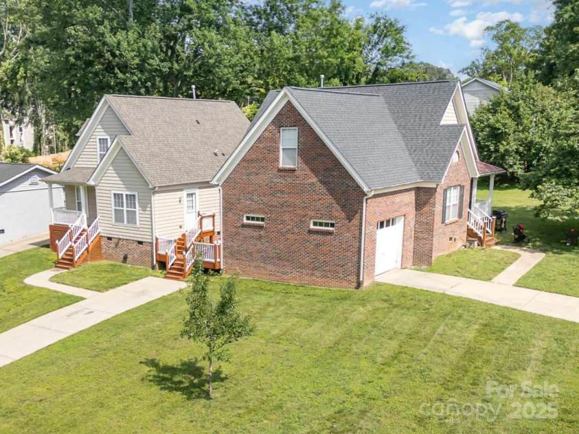 5111 Clearwater Road, Charlotte, NC 28217.  MLS# CAR4264718, YatesRealty ID 17372. 