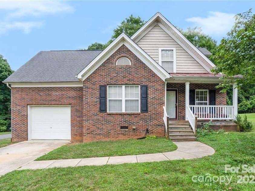 5111 Clearwater Road, Charlotte, NC 28217.  MLS# CAR4264718, YatesRealty ID 17372. 