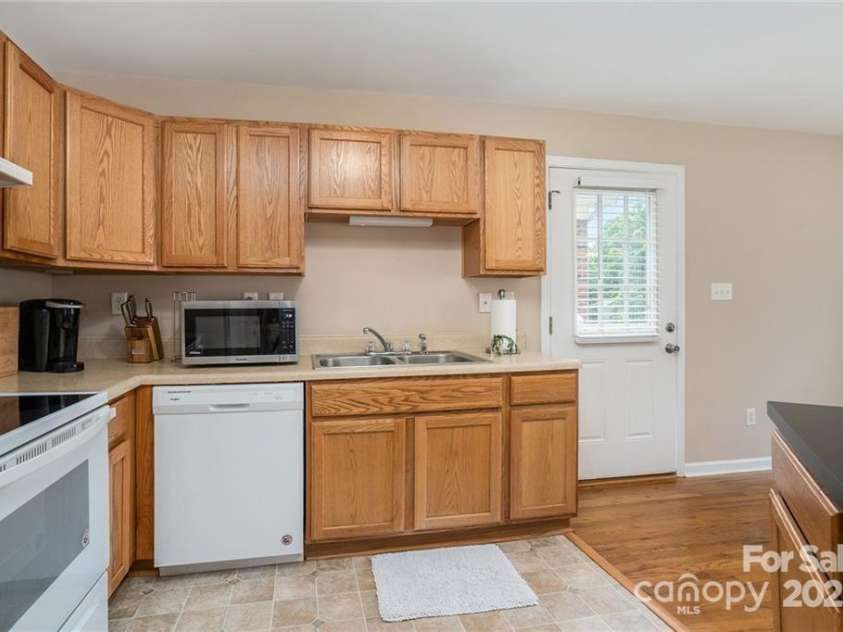 5111 Clearwater Road, Charlotte, NC 28217.  MLS# CAR4264718, YatesRealty ID 17372. 