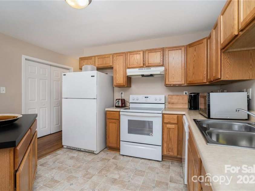 5111 Clearwater Road, Charlotte, NC 28217.  MLS# CAR4264718, YatesRealty ID 17372. 