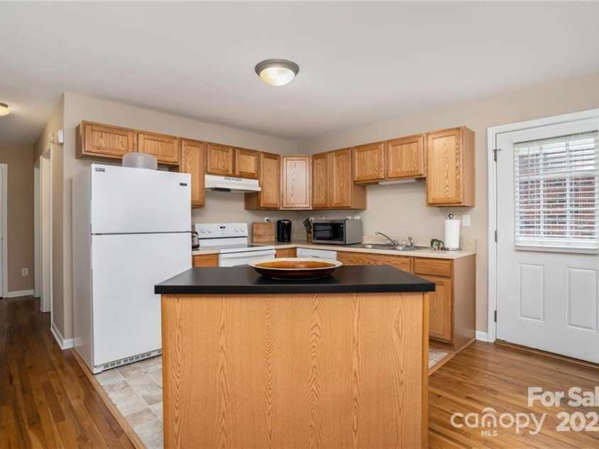 5111 Clearwater Road, Charlotte, NC 28217.  MLS# CAR4264718, YatesRealty ID 17372. 
