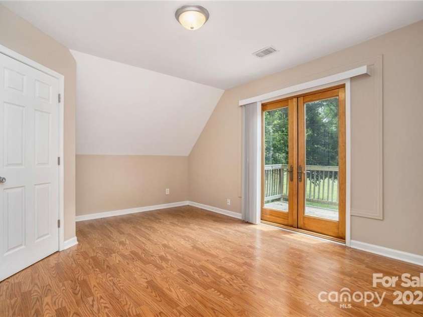 5111 Clearwater Road, Charlotte, NC 28217.  MLS# CAR4264718, YatesRealty ID 17372. 
