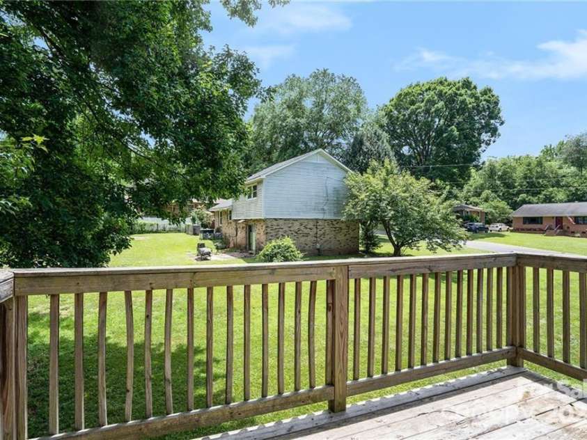5111 Clearwater Road, Charlotte, NC 28217.  MLS# CAR4264718, YatesRealty ID 17372. 