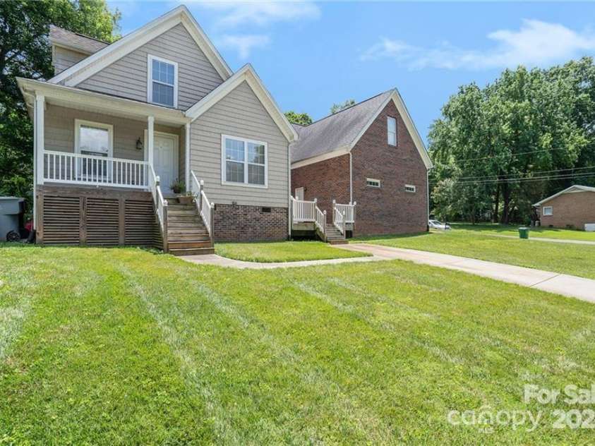 5111 Clearwater Road, Charlotte, NC 28217.  MLS# CAR4264718, YatesRealty ID 17372. 