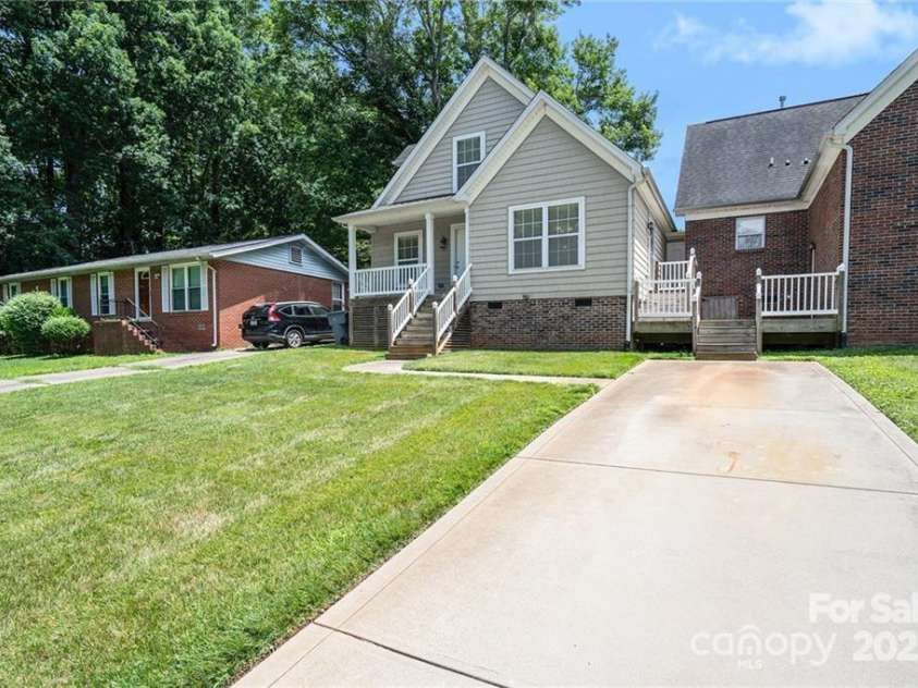 5111 Clearwater Road, Charlotte, NC 28217.  MLS# CAR4264718, YatesRealty ID 17372. 