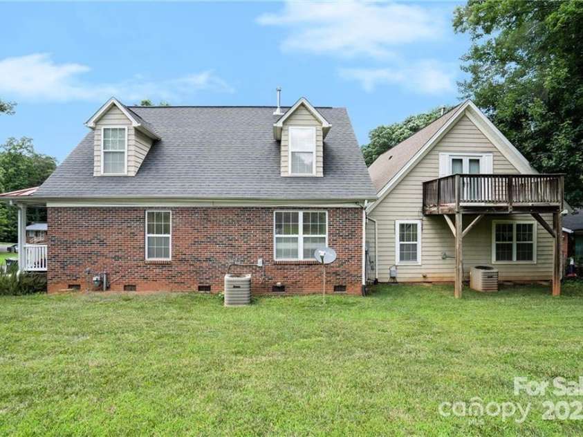 5111 Clearwater Road, Charlotte, NC 28217.  MLS# CAR4264718, YatesRealty ID 17372. 