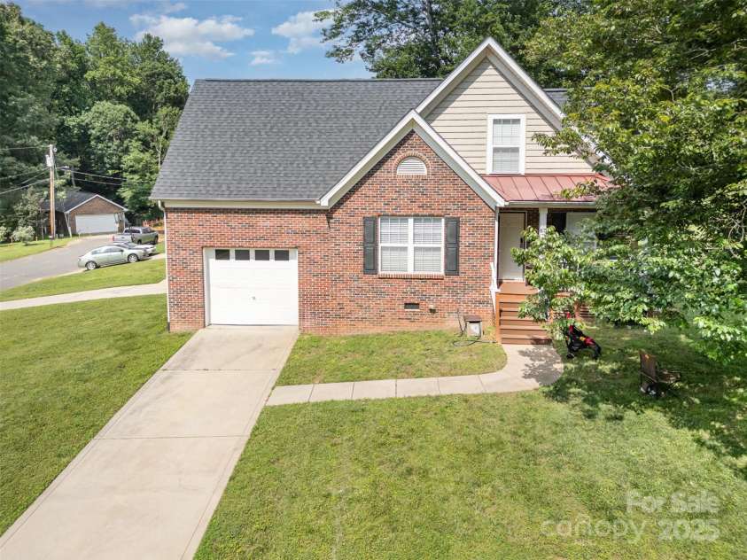 5111 Clearwater Road, Charlotte, NC 28217.  MLS# CAR4264718, YatesRealty ID 17372. 
