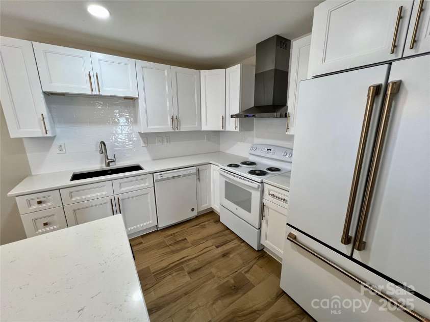 5111 Clearwater Road, Charlotte, NC 28217.  MLS# CAR4264718, YatesRealty ID 17372. 