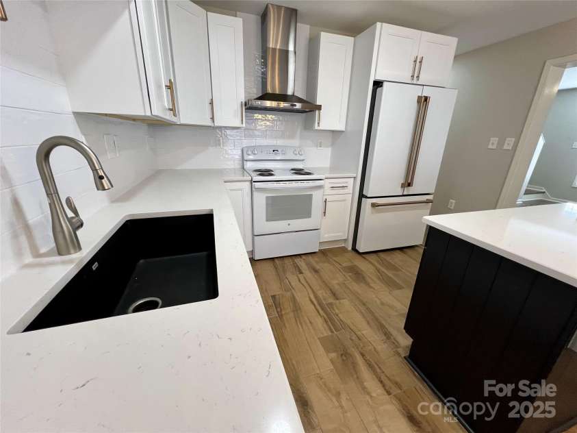 5111 Clearwater Road, Charlotte, NC 28217.  MLS# CAR4264718, YatesRealty ID 17372. 