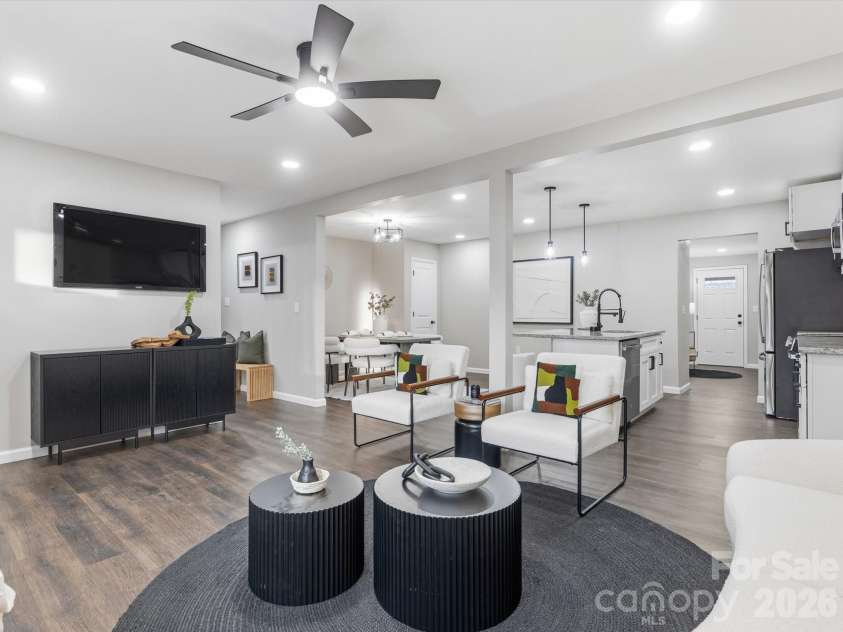 9243 Edgevale Drive, Charlotte, NC 28216.  MLS# CAR4352419, YatesRealty ID 17372. 