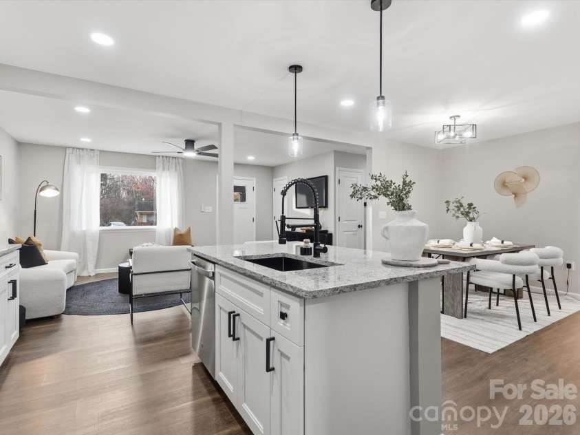 9243 Edgevale Drive, Charlotte, NC 28216.  MLS# CAR4352419, YatesRealty ID 17372. 
