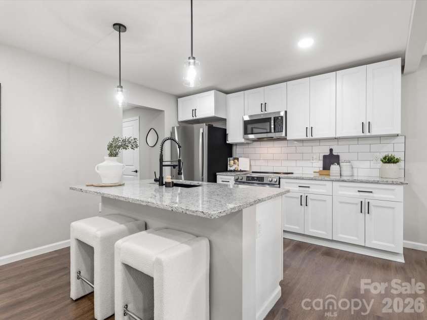 9243 Edgevale Drive, Charlotte, NC 28216.  MLS# CAR4352419, YatesRealty ID 17372. 