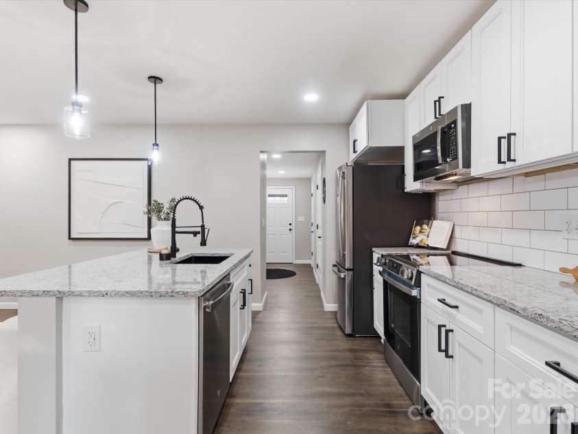 9243 Edgevale Drive, Charlotte, NC 28216.  MLS# CAR4352419, YatesRealty ID 17372. 