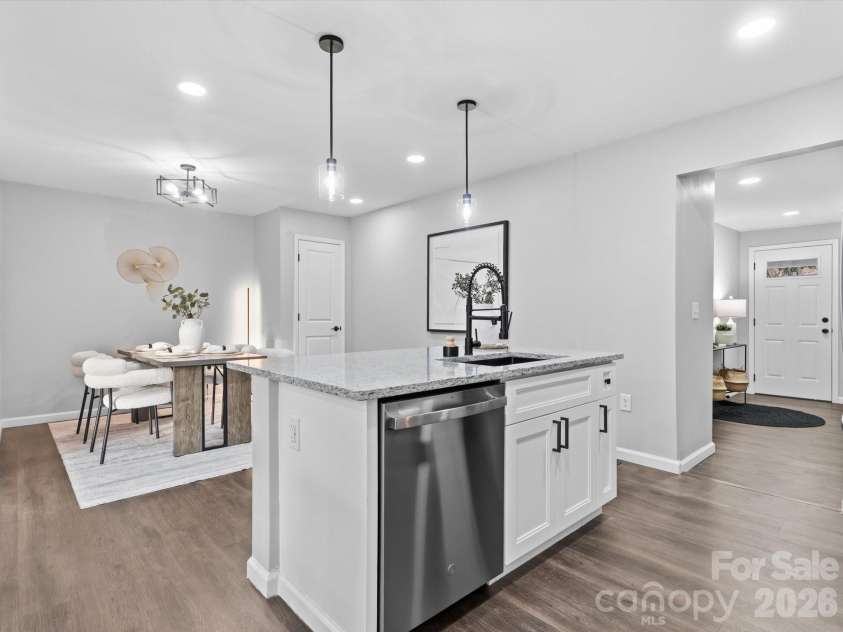 9243 Edgevale Drive, Charlotte, NC 28216.  MLS# CAR4352419, YatesRealty ID 17372. 
