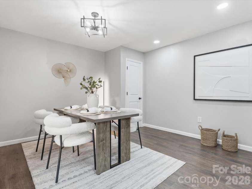 9243 Edgevale Drive, Charlotte, NC 28216.  MLS# CAR4352419, YatesRealty ID 17372. 