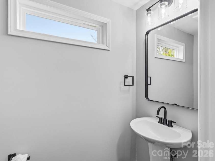9243 Edgevale Drive, Charlotte, NC 28216.  MLS# CAR4352419, YatesRealty ID 17372. 