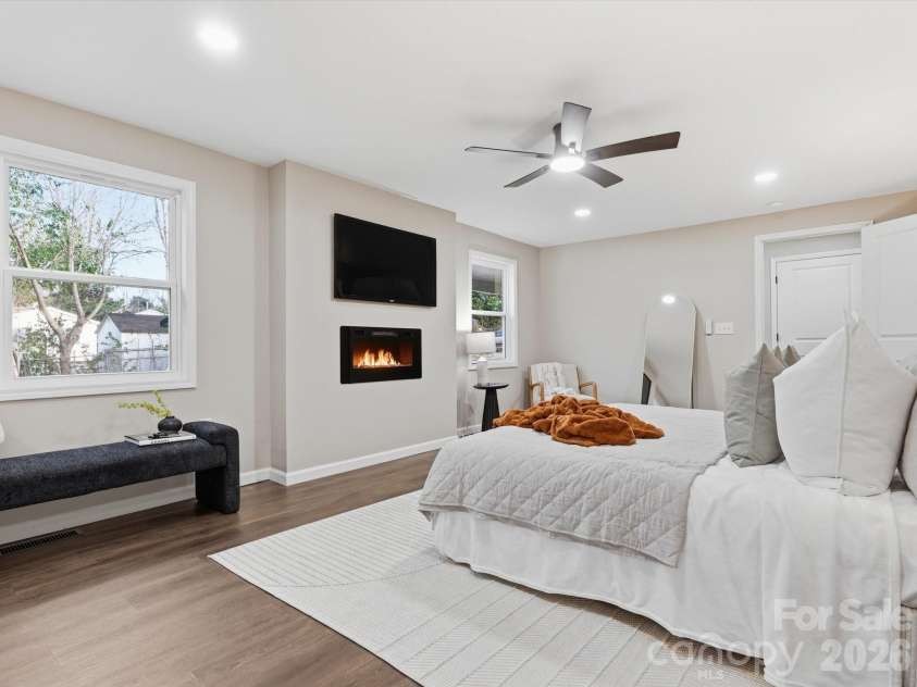 9243 Edgevale Drive, Charlotte, NC 28216.  MLS# CAR4352419, YatesRealty ID 17372. 