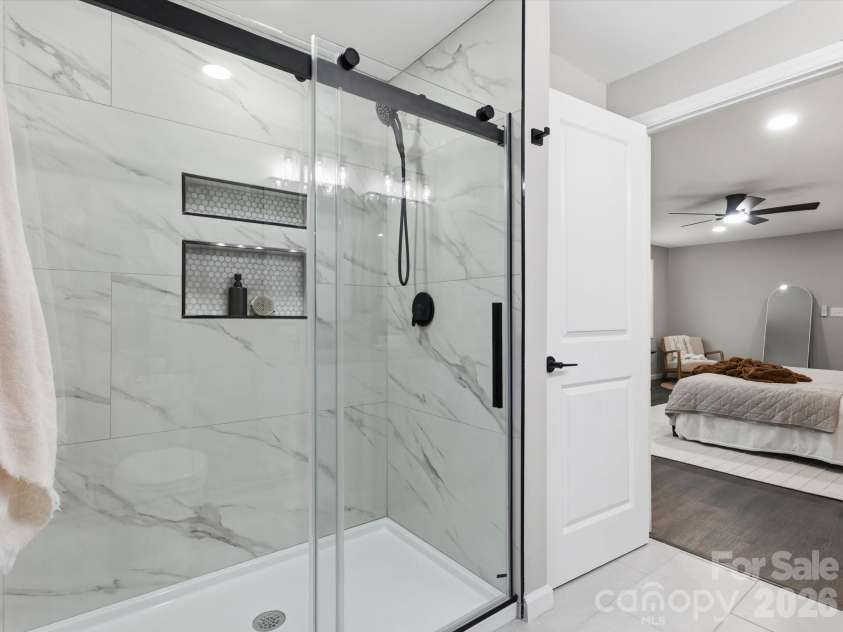 9243 Edgevale Drive, Charlotte, NC 28216.  MLS# CAR4352419, YatesRealty ID 17372. 