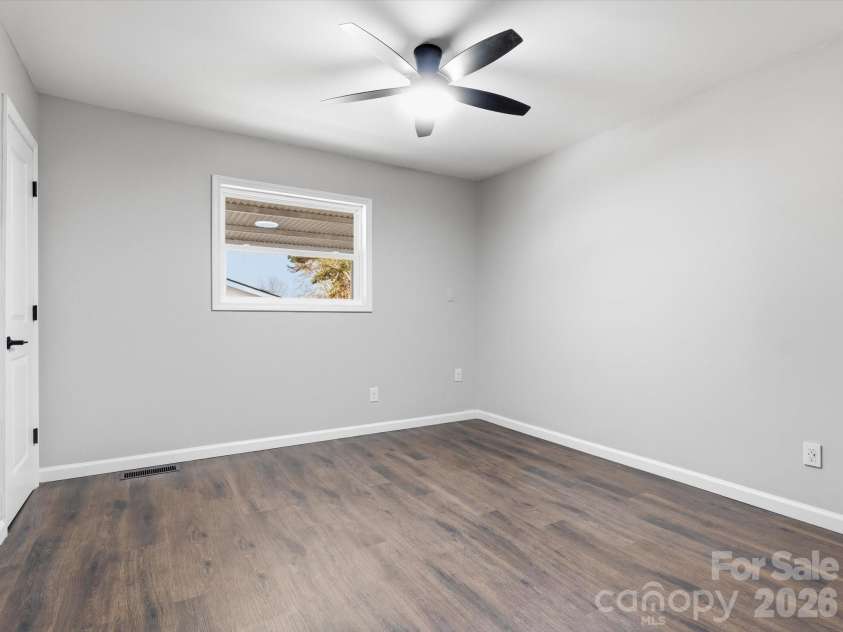 9243 Edgevale Drive, Charlotte, NC 28216.  MLS# CAR4352419, YatesRealty ID 17372. 