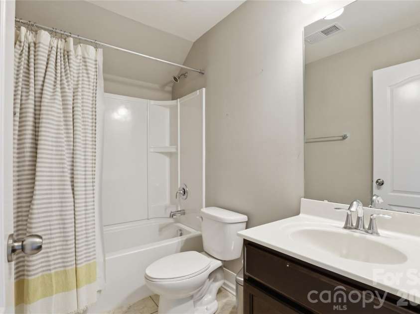 1051 Crawford Drive, Lancaster, SC 29720.  MLS# CAR4359104, YatesRealty ID 17373. 3rd Floor Full Bath