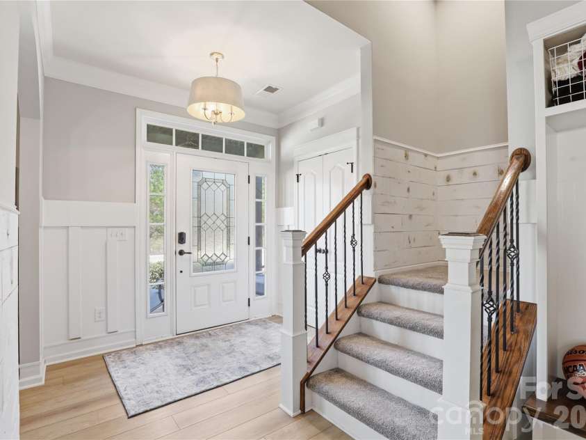 1051 Crawford Drive, Lancaster, SC 29720.  MLS# CAR4359104, YatesRealty ID 17373. Foyer