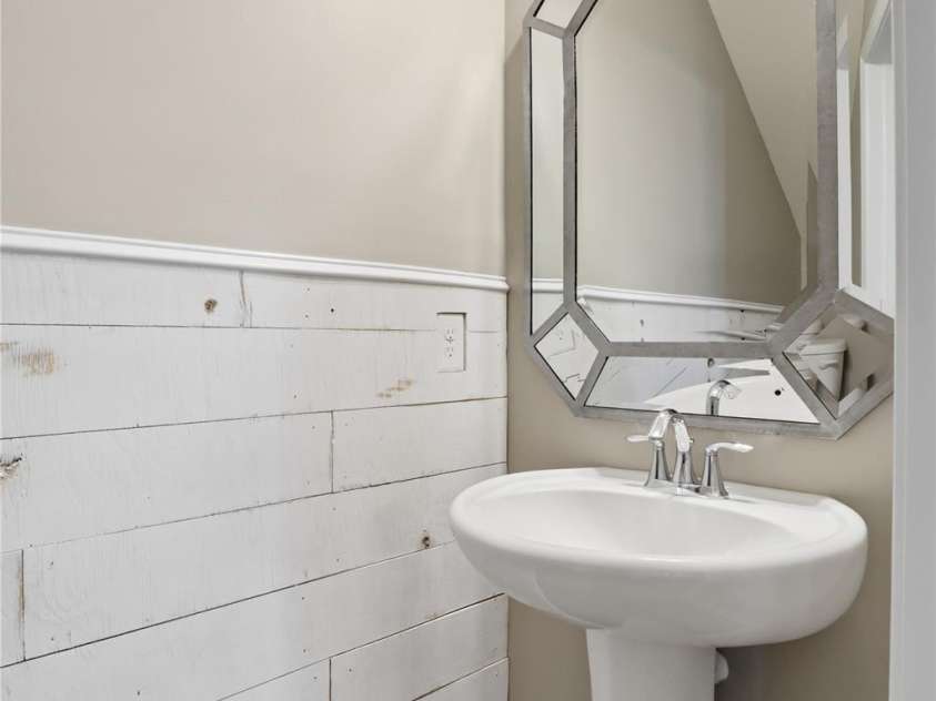 1051 Crawford Drive, Lancaster, SC 29720.  MLS# CAR4359104, YatesRealty ID 17373. Half Bath