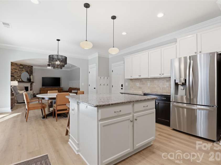 1051 Crawford Drive, Lancaster, SC 29720.  MLS# CAR4359104, YatesRealty ID 17373. Kitchen and Breakfast Nook