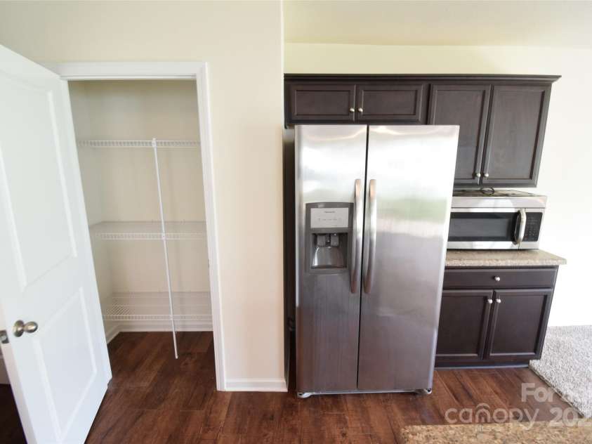 3014 Green Apple Drive, Dallas, NC 28034.  MLS# CAR4266284, YatesRealty ID 17373. 