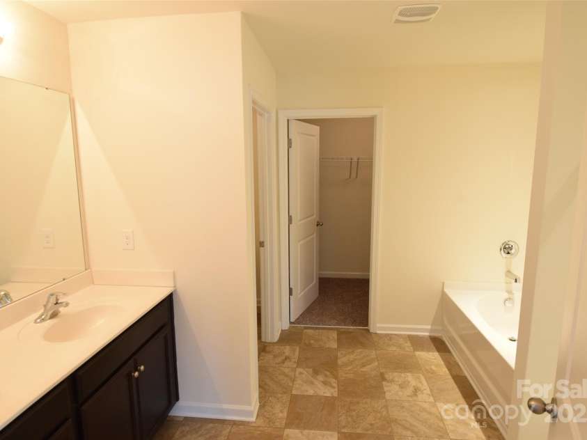 3014 Green Apple Drive, Dallas, NC 28034.  MLS# CAR4266284, YatesRealty ID 17373. 