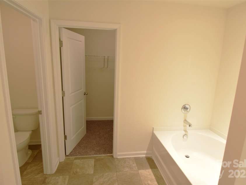 3014 Green Apple Drive, Dallas, NC 28034.  MLS# CAR4266284, YatesRealty ID 17373. 