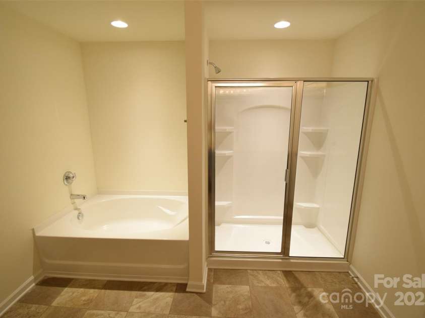 3014 Green Apple Drive, Dallas, NC 28034.  MLS# CAR4266284, YatesRealty ID 17373. 