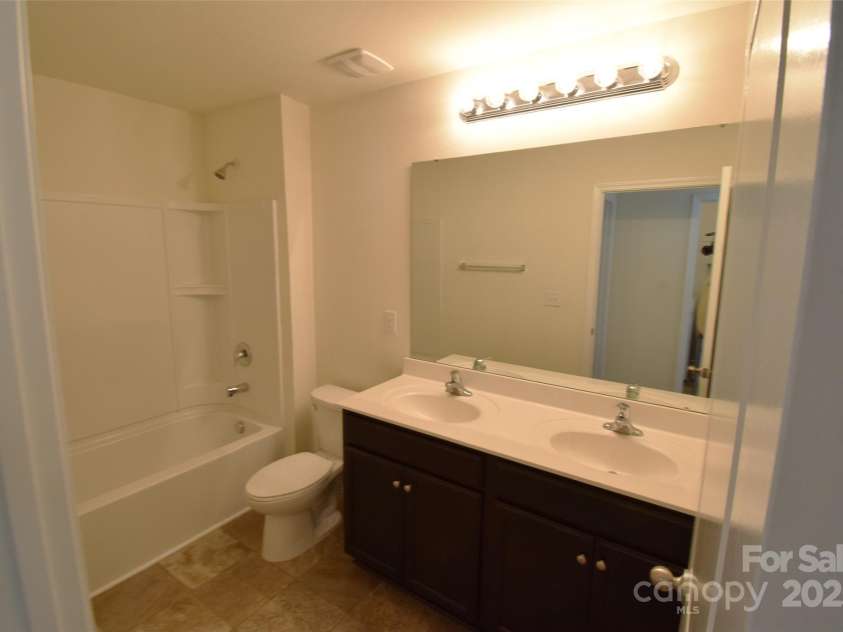 3014 Green Apple Drive, Dallas, NC 28034.  MLS# CAR4266284, YatesRealty ID 17373. 