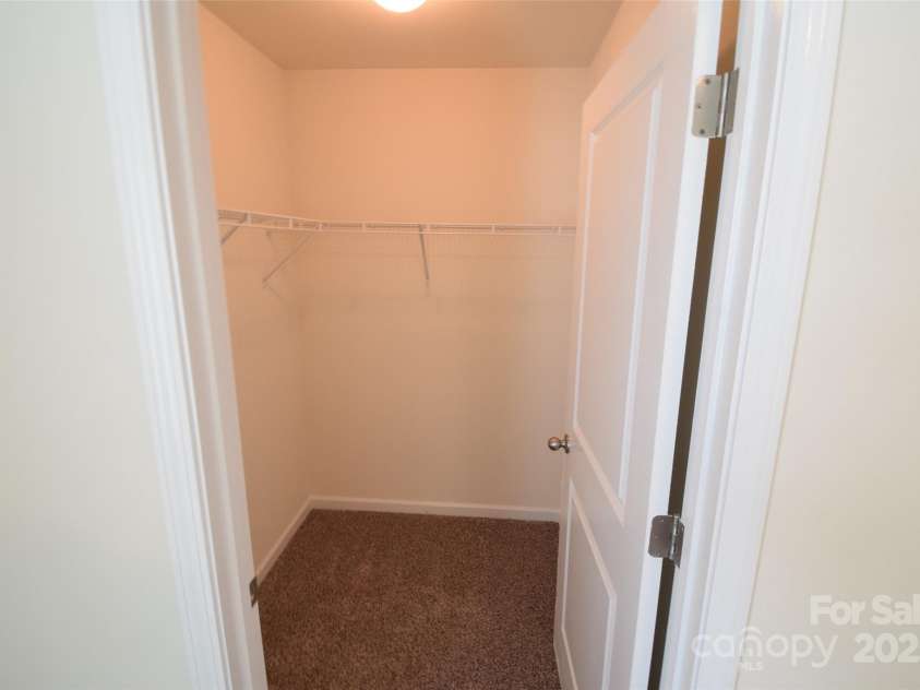 3014 Green Apple Drive, Dallas, NC 28034.  MLS# CAR4266284, YatesRealty ID 17373. 