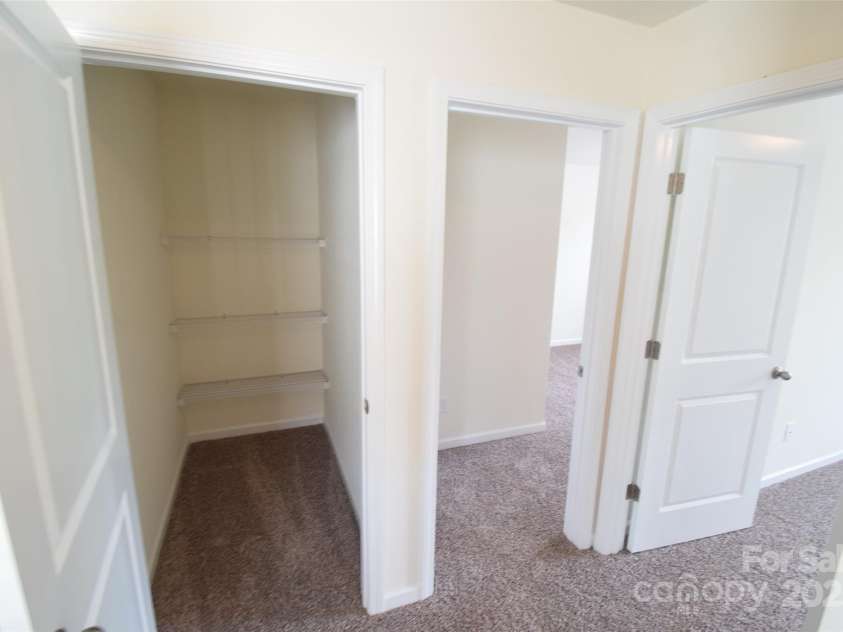 3014 Green Apple Drive, Dallas, NC 28034.  MLS# CAR4266284, YatesRealty ID 17373. 