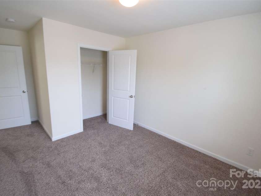 3014 Green Apple Drive, Dallas, NC 28034.  MLS# CAR4266284, YatesRealty ID 17373. 