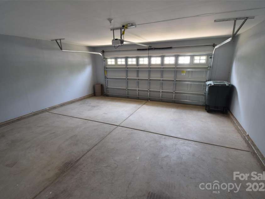 3014 Green Apple Drive, Dallas, NC 28034.  MLS# CAR4266284, YatesRealty ID 17373. 