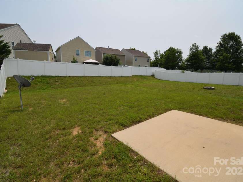 3014 Green Apple Drive, Dallas, NC 28034.  MLS# CAR4266284, YatesRealty ID 17373. 