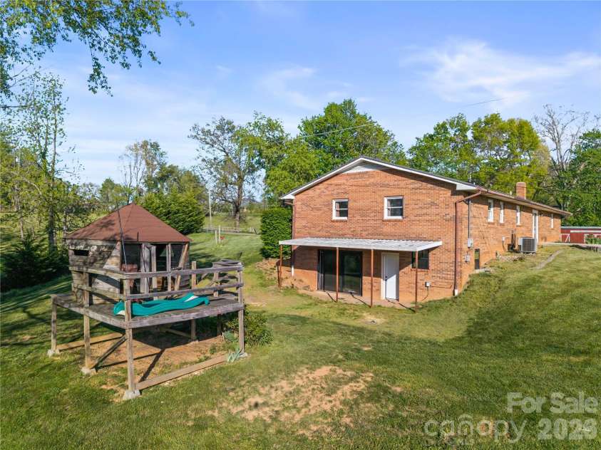 882 Queentown Road, Canton, NC 28716.  MLS# CAR4372509, YatesRealty ID 17374. 