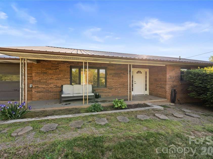 882 Queentown Road, Canton, NC 28716.  MLS# CAR4372509, YatesRealty ID 17374. 