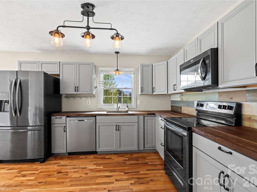 882 Queentown Road, Canton, NC 28716.  MLS# CAR4372509, YatesRealty ID 17374. 