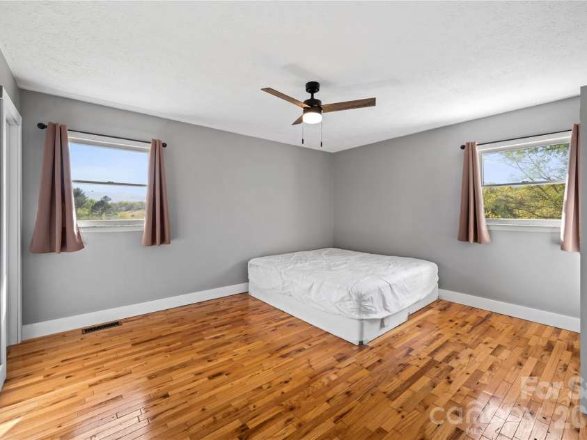 882 Queentown Road, Canton, NC 28716.  MLS# CAR4372509, YatesRealty ID 17374. 