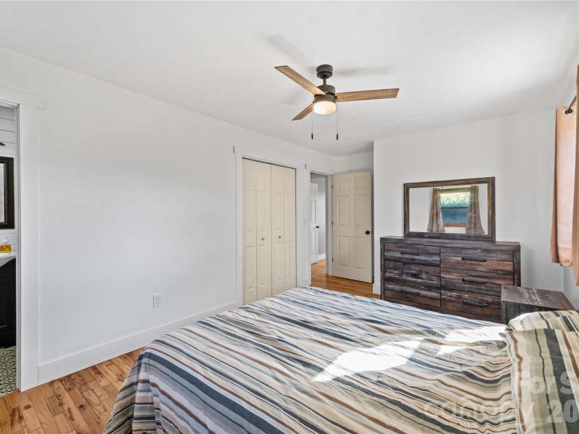 882 Queentown Road, Canton, NC 28716.  MLS# CAR4372509, YatesRealty ID 17374. 