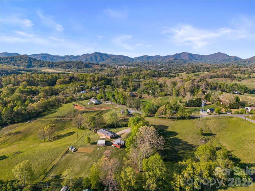 882 Queentown Road, Canton, NC 28716.  MLS# CAR4372509, YatesRealty ID 17374. 