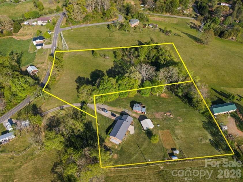 882 Queentown Road, Canton, NC 28716.  MLS# CAR4372509, YatesRealty ID 17374. 