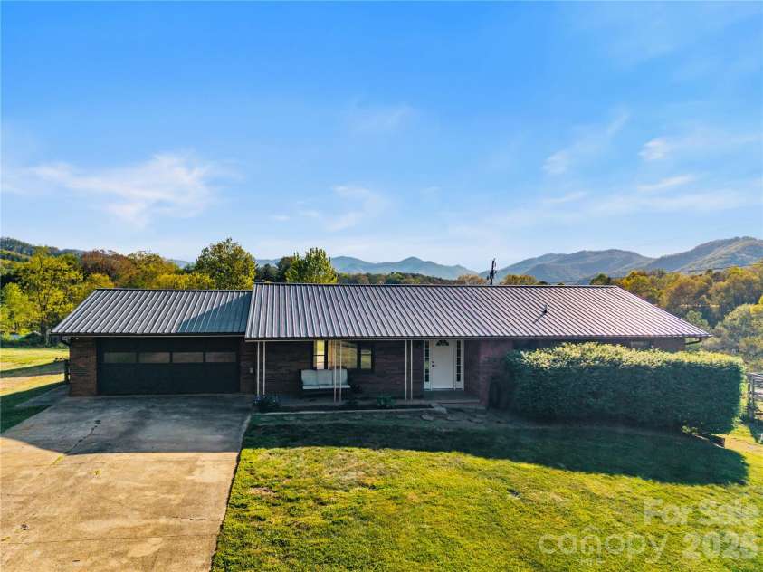 882 Queentown Road, Canton, NC 28716.  MLS# CAR4372509, YatesRealty ID 17374. 