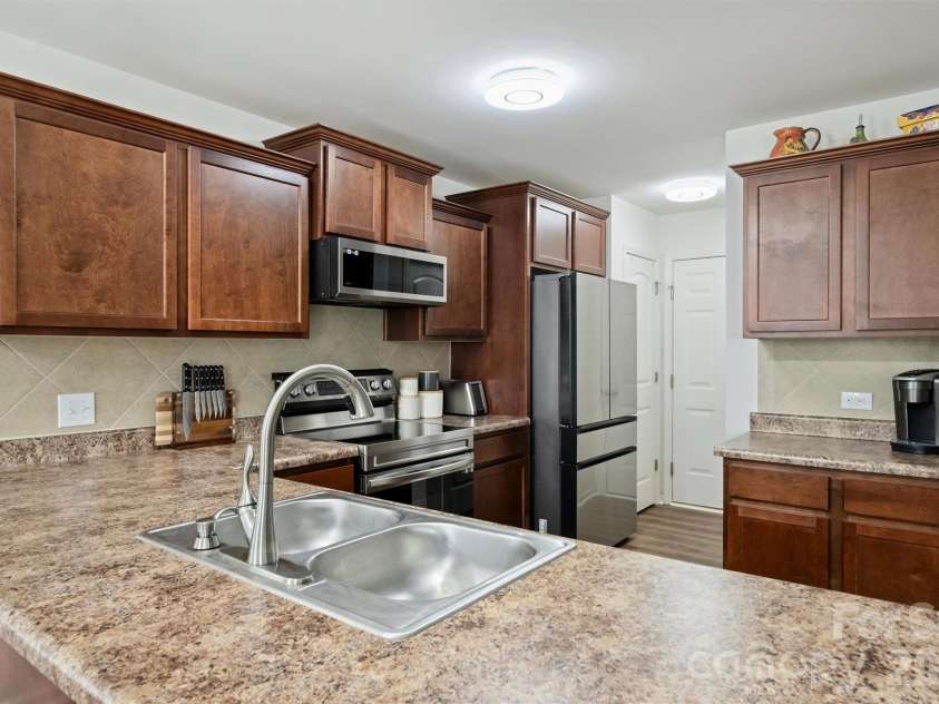 5242 Crystal Lakes Drive, Rock Hill, SC 29732.  MLS# CAR4341407, YatesRealty ID 17375. 