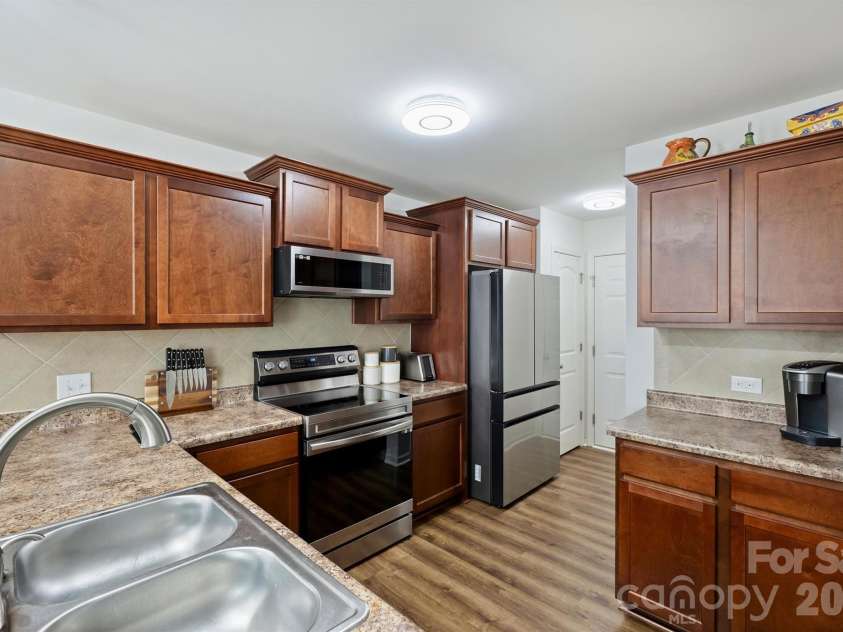 5242 Crystal Lakes Drive, Rock Hill, SC 29732.  MLS# CAR4341407, YatesRealty ID 17375. 
