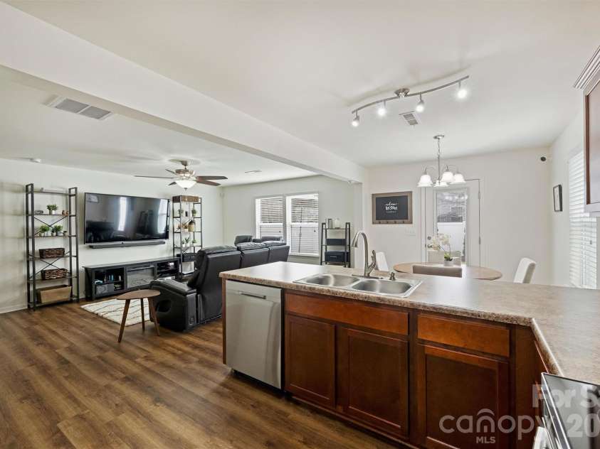 5242 Crystal Lakes Drive, Rock Hill, SC 29732.  MLS# CAR4341407, YatesRealty ID 17375. 