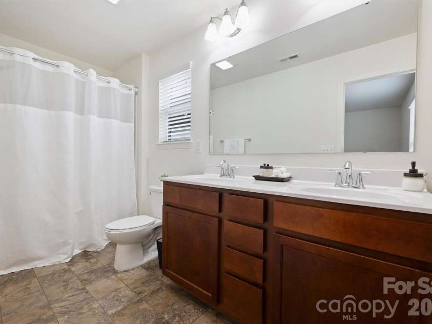 5242 Crystal Lakes Drive, Rock Hill, SC 29732.  MLS# CAR4341407, YatesRealty ID 17375. 