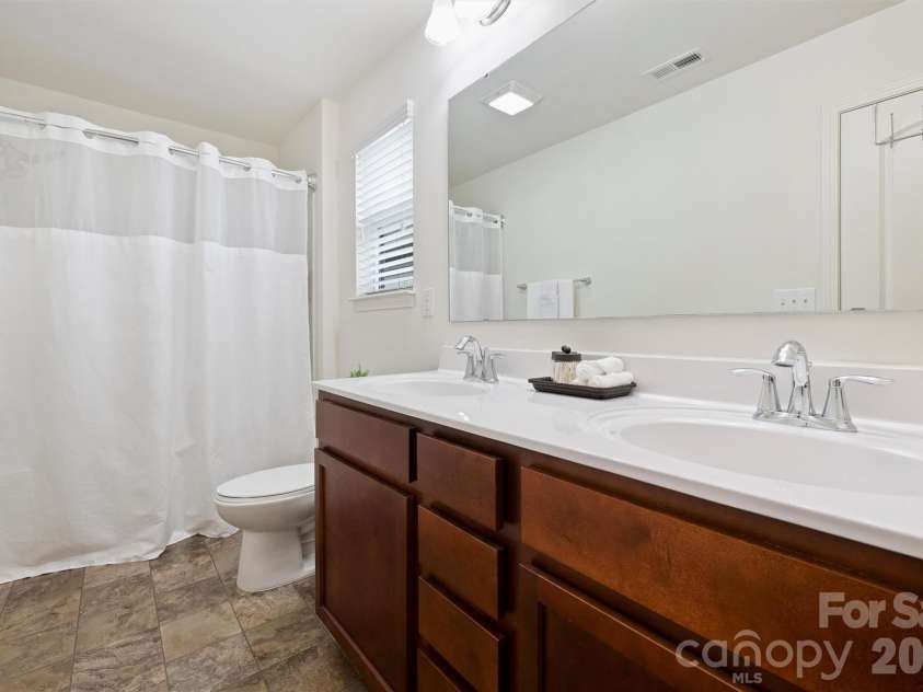 5242 Crystal Lakes Drive, Rock Hill, SC 29732.  MLS# CAR4341407, YatesRealty ID 17375. 
